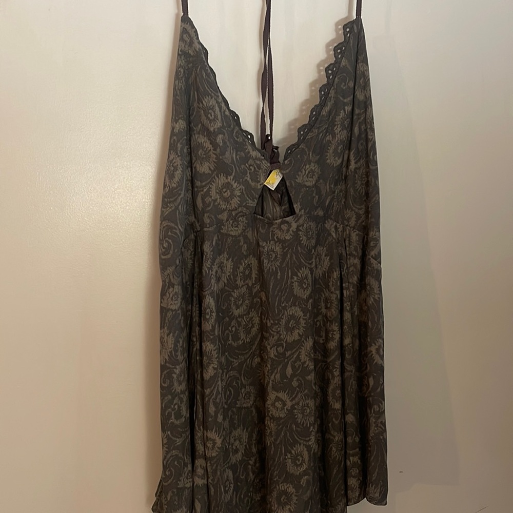 FREEPEOPLE HALTER WITH STRAPS BRAND NEW SIZE LARGE